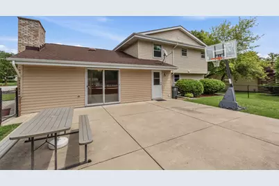 9301 S Sherwood Dr, Franklin, WI 53132 - Photo 35