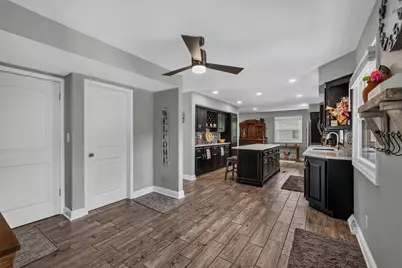 9301 S Sherwood Dr, Franklin, WI 53132 - Photo 9
