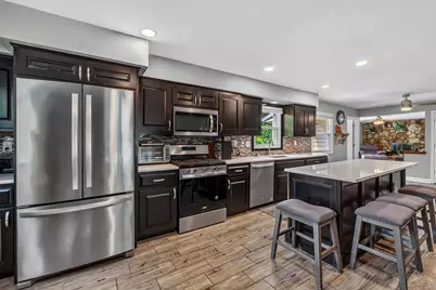 9301 S Sherwood Dr, Franklin, WI 53132 - Photo 13
