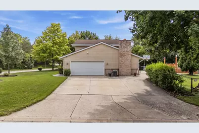 9301 S Sherwood Dr, Franklin, WI 53132 - Photo 43