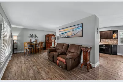 9301 S Sherwood Dr, Franklin, WI 53132 - Photo 21