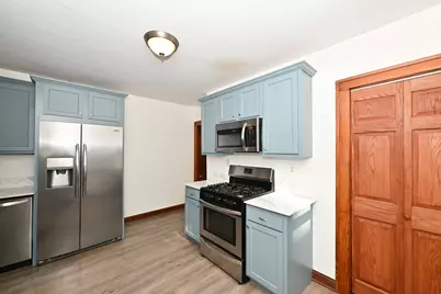 8447 W Maple St #8449, West Allis, WI 53214 - Photo 17