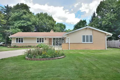 5222 S 20th St, Milwaukee, WI 53221 - Photo 1