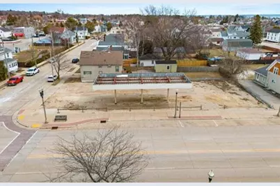 2023  Washington St, Two Rivers, WI 54241 - Photo 5