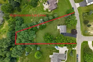 N113W13033 Crestview Dr, Germantown, WI 53022 - Photo 3