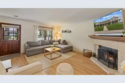 2020  Woodburn Rd #B, Waukesha, WI 53188 - Photo 3