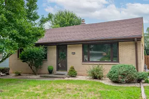 11707 W Oxford Pl, Wauwatosa, WI 53226 - Photo 21