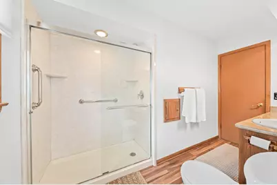 11707 W Oxford Pl, Wauwatosa, WI 53226 - Photo 13