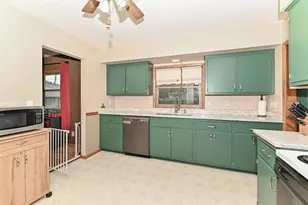 8231 W New Jersey Ave, Milwaukee, WI 53220 - Photo 9
