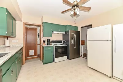 8231 W New Jersey Ave, Milwaukee, WI 53220 - Photo 11