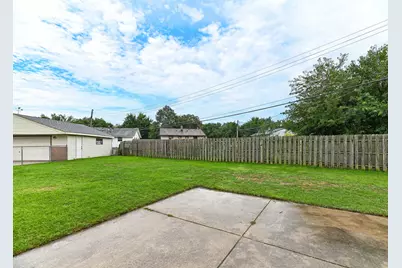 8231 W New Jersey Ave, Milwaukee, WI 53220 - Photo 27