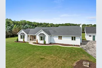 3538  Greenview Ct, Manitowoc Rapids, WI 54230 - Photo 3