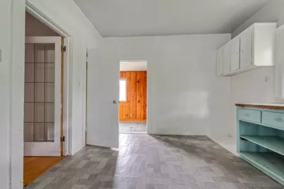2436 E Whittaker Ave, Saint Francis, WI 53235 - Photo 9