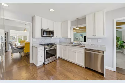 5251 N Santa Monica Blvd, Whitefish Bay, WI 53217 - Photo 11