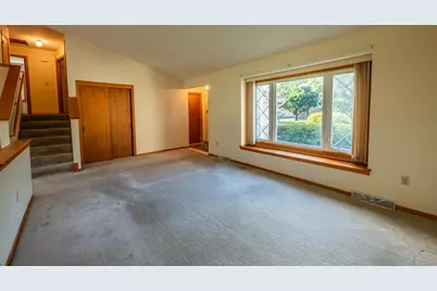 9601 W Darnel Ave, Milwaukee, WI 53224 - Photo 7