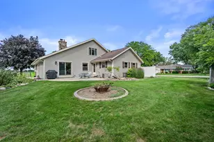 705 Sunset Dr, Hartford, WI 53027 - Photo 45
