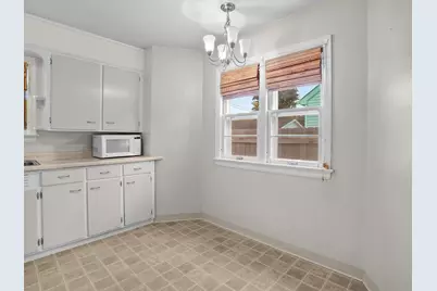 419 S 30th St, Manitowoc, WI 54220 - Photo 5