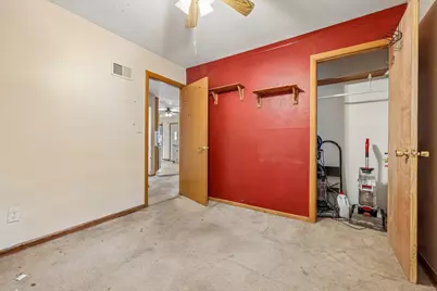 10611 W Silver Spring Dr, Milwaukee, WI 53225 - Photo 17