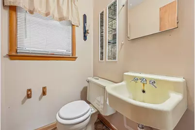 10611 W Silver Spring Dr, Milwaukee, WI 53225 - Photo 15
