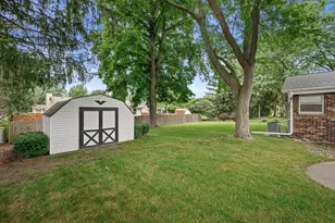 W164N10543 Timberline Ct, Germantown, WI 53022 - Photo 3