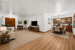 W164N10543 Timberline Ct, Germantown, WI 53022 - Photo 5
