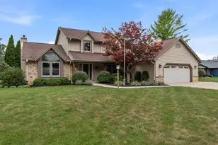 W144N4871 Stone Dr, Menomonee Falls, WI 53051 - Photo 5