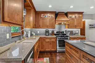W144N4871 Stone Dr, Menomonee Falls, WI 53051 - Photo 15