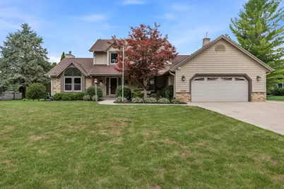 W144N4871  Stone Dr, Menomonee Falls, WI 53051 - Photo 3