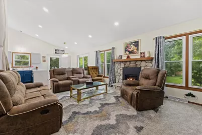 4102 W Minnesota Ct, Franklin, WI 53132 - Photo 9