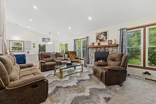 4102 W Minnesota Ct, Franklin, WI 53132 - Photo 9