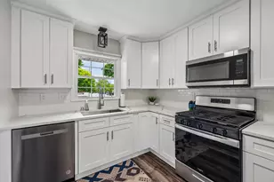 9807 W Morgan Ave, Milwaukee, WI 53228 - Photo 7