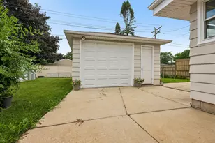 9807 W Morgan Ave, Milwaukee, WI 53228 - Photo 31