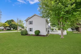 7941 S Cecily Dr, Oak Creek, WI 53154 - Photo 23