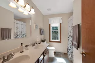 7941 S Cecily Dr, Oak Creek, WI 53154 - Photo 17