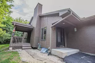 N81W13172 Country Terrace Ln, Menomonee Falls, WI 53051 - Photo 1