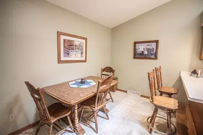 N81W13172  Country Terrace Ln #A, Menomonee Falls, WI 53051 - Photo 7