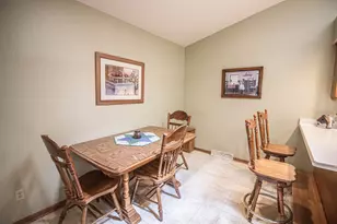 N81W13172 Country Terrace Ln, Menomonee Falls, WI 53051 - Photo 7