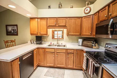 N81W13172  Country Terrace Ln #A, Menomonee Falls, WI 53051 - Photo 5