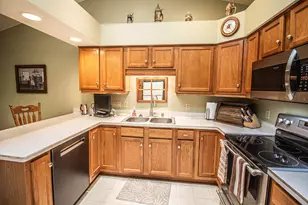 N81W13172 Country Terrace Ln, Menomonee Falls, WI 53051 - Photo 5