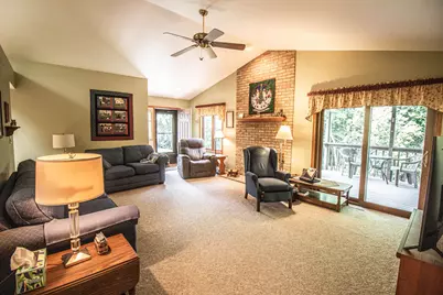 N81W13172  Country Terrace Ln #A, Menomonee Falls, WI 53051 - Photo 9