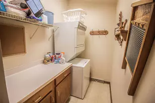 N81W13172 Country Terrace Ln, Menomonee Falls, WI 53051 - Photo 25
