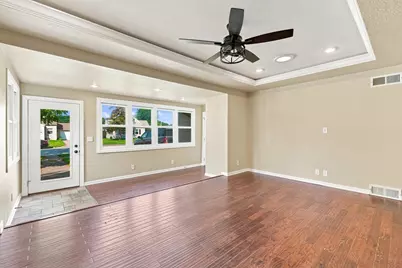 839  Lincoln Dr, West Bend, WI 53095 - Photo 3