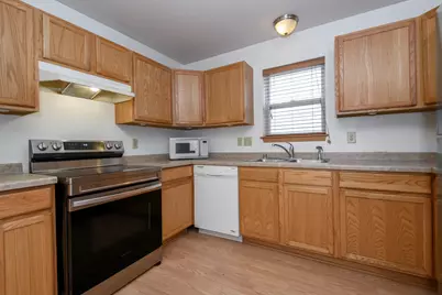 2932 N Dr William Finlayson St, Milwaukee, WI 53212 - Photo 7
