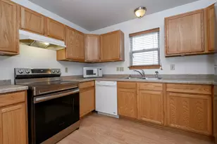 2932 N Dr William Finlayson St, Milwaukee, WI 53212 - Photo 7