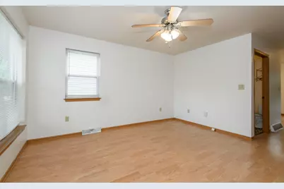 2932 N Dr William Finlayson St, Milwaukee, WI 53212 - Photo 5