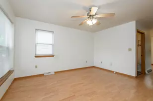 2932 N Dr William Finlayson St, Milwaukee, WI 53212 - Photo 5