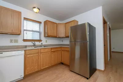 2932 N Dr William Finlayson St, Milwaukee, WI 53212 - Photo 9
