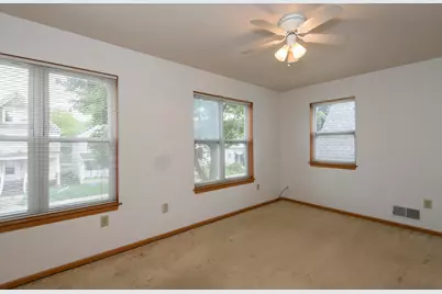 2932 N Dr William Finlayson St, Milwaukee, WI 53212 - Photo 17
