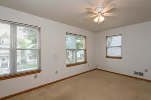 2932 N Dr William Finlayson St, Milwaukee, WI 53212 - Photo 17