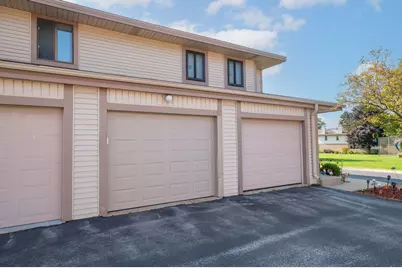 W177N9765  Riversbend Cir, Germantown, WI 53022 - Photo 9